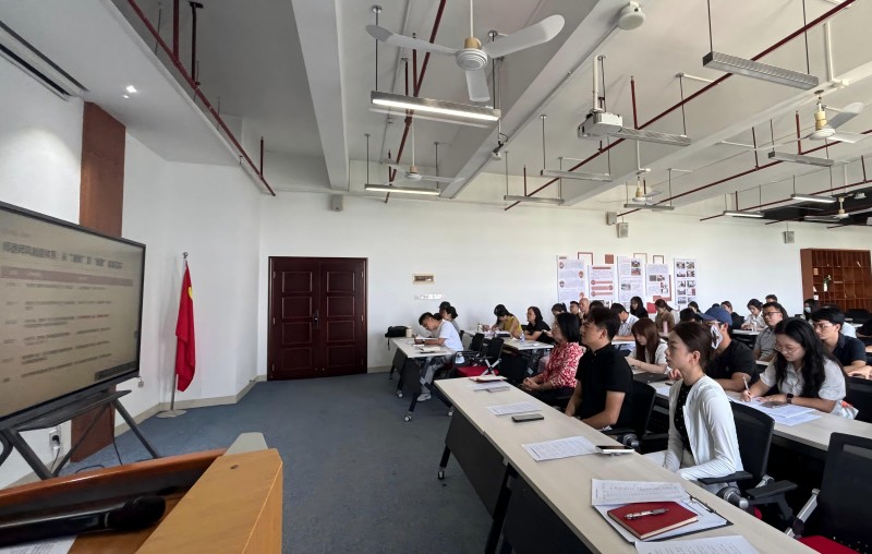 1789093726405030314.jpg 1.师德师风专题学习会2.jpg